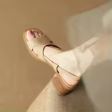 Eleonora | Low-heeled sandals